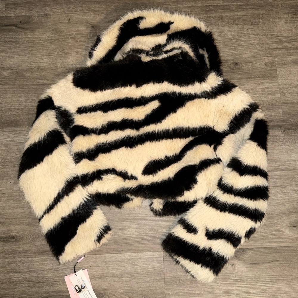 Avec Les Filles faux fur zebra cropped coat - Picture 10 of 16